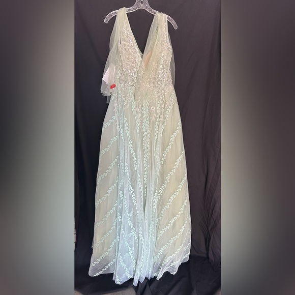 NWT Mac Duggal 20313 Embellished Soft Tie Sleeveless V Neck Gown Green - Picture 5 of 15